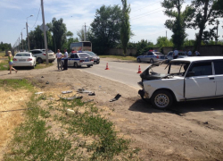 В Волгодонске на улице Степной столкнулись «ВАЗ 2107» и «Toyota»