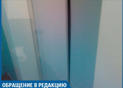 Пожилые люди и инвалид без ног вынуждены ежедневно преодолевать множество лестничных пролетов из-за сломанного лифта