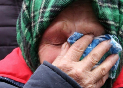 Налетчики связали скотчем престарелую семейную пару и украли из их дома «похоронные» 300 000 рублей 