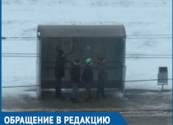 Бравая четверка друзей крушила нашу остановку в квартале В-9, - волгодончанка