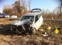 На трассе Ростов - Волгодонск в тройном ДТП погибли два человека, еще четверо ранены