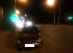 В Волгодонске возле «Казымова» парень на «Приоре» сбил 23-летнюю девушку