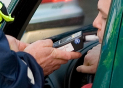 Лишенного прав пьяного водителя ВАЗа задержали на трассе Ростов-Волгодонск