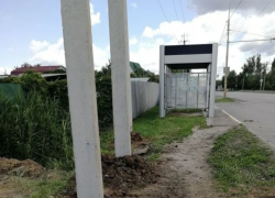 После обращения в «Блокнот», столбы на пешеходной тропинке в ДНТ «Донской сад» убрали в другое место 