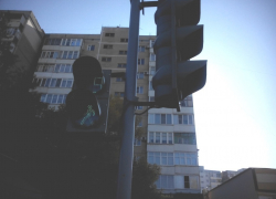 Светофор орет так, что ни днем ни ночью от него нет покоя - читатель