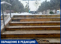 «Здесь ноги сломать можно!»: горожанка возмущена состоянием ступеней в подземном переходе