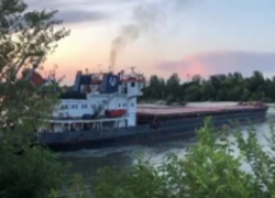 Сухогруз  «Цимлянск» сел на мель на Дону