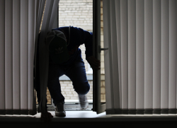 В Волгодонске салон «Идеальная пара» ограбил аккуратный вор-меломан