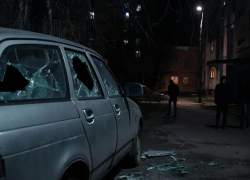 Ночные вандалы разбили автомобиль в Волгодонске: беззаконие устроили неизвестные во дворе на Гагарина
