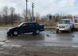 Пожилого водителя увезли на «скорой»: стали известны подробности ДТП на Прибрежной