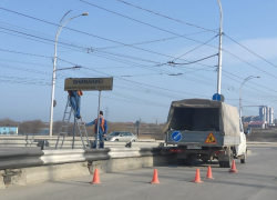 Новый дорожный знак «Внимание, аварийно-опасный участок дороги» появился на путепроводе