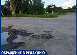 «Водители попадают в опасную яму при повороте»: жители Красного Яра с нетерпением ждут ямочного ремонта 