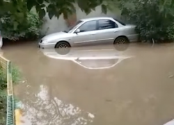 Коммунальщики утопили машины на БВП в Волгодонске