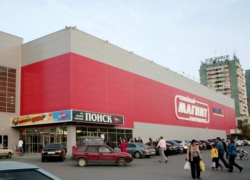 С угрозами о расправе накинулся на охранников гипермаркета «Магнит» покупатель, пытающийся украсть жвачку