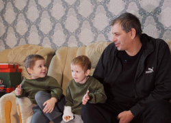 Беда не сломила: отец-одиночка продолжает бороться за здоровье сына, получившего во время пожара 70%  ожогов тела