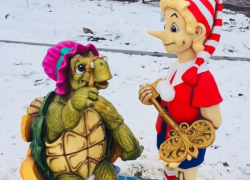 На сказочное королевство стал похож сквер "Дружба"