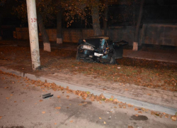 В Волгодонске водитель «десятки» слетел с дороги и врезался в столб