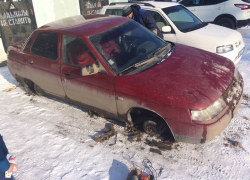 Лютый ночной мороз не помешал хулиганам поснимать колеса ВАЗа на В-У в Волгодонске