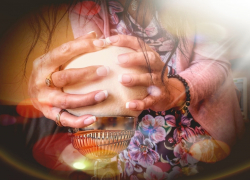 Лжецелительница из Волгодонска «околдовала» мужчину на 1,5 миллиона рублей