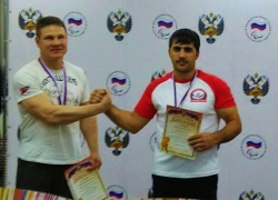 Волгодонец Григорий Стрельников уступил золотую медаль дагестанцу в финале ЧР по армрестлингу