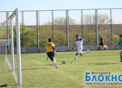 Волгодонский Маяк крупно уступил лидеру