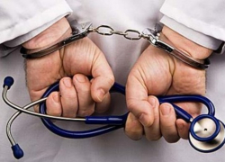 Сотрудницу психдиспансера Волгодонска подозревают в получении взятки в 250 000 рублей