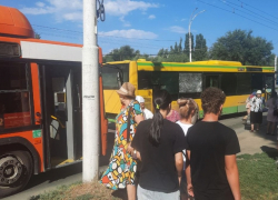 Водителям сделали строгое внушение после опасной гонки автобусов с ДТП на Морской