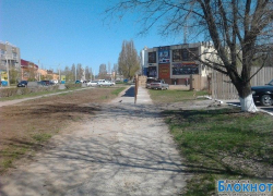 Новая стройка забрала тротуар у прохожих
