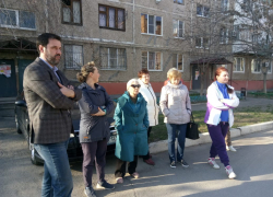 Волгодонцы попросили депутата Брежнева реконструировать пешеходный переход у школы №8