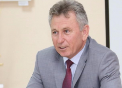 Виктор Мельников отказался от единицы помощника главы администрации