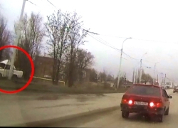 В Волгодонске ДТП с разбившейся о столб «шестеркой» попало на видео