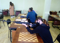 Волгодонские студенты продемонстрировали мастерство стрельбы из электронного оружия