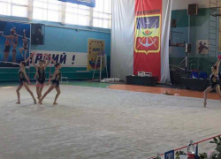 Гимнастки из Волгодонска вызвали бурную реакцию в зале на открытии чемпионата Ростовской области