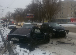 Около вокзала столкнулись два «Хендая» – читатель