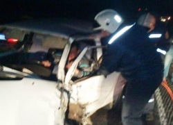 Водителю «Оки» зажало ноги при столкновении с «ГАЗелью» на трассе Морозовск — Волгодонск