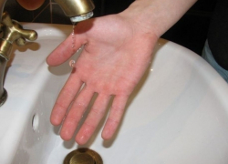 Как долго нам придется жить без воды, - волгодонцы больше месяца не видели горячую воду в своем доме