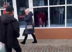 Сперма, кал или моча: мерзкий «онанист» обмазывает своей биологической субстанцией все двери в центре Волгодонска 