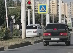 Иномарка вылетела на разделительный газон не далеко от «Комсомольца» 