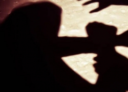 Волгодонцу из-за мобильного телефона разбили об голову бутылку