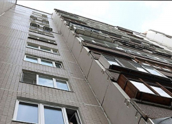 15-летняя волгодончанка выжила после падения с 8-го этажа