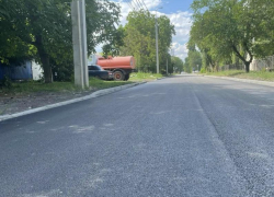 Отрезок автодороги сделали: новый асфальт укатали на улице Советской