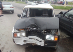 «Семерку» смяло после ДТП в районе РК «Рандеву» в Волгодонске 