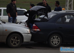 В Волгодонске на мосту «Хундай Акцент» влетел в «Ниссан классик»