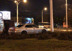 Ранее судимый волгодонец угнал у нового знакомого автомобиль и врезался на нем в столб 