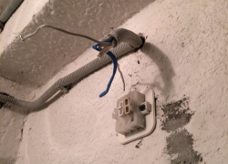 Они провода вырвали, теперь вечером с работы возвращаться страшно, - волгодонцы переживают за свое здоровье из-за безответственных соседей