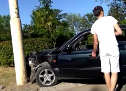 «Хендай» врезался в столб на Курчатова в Волгодонске 