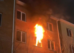 На В-8 загорелся построенный бывшим мэром Волгодонска Александром Клейменовым многоквартирный дом