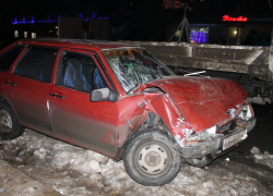 В Волгодонске в лобовом столкновении микроавтобуса и легковушки пострадал 39-летний мужчина