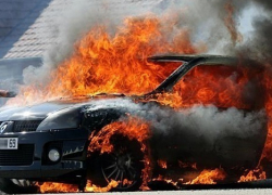 В Волгодонске сгорел автомобиль «Рено»