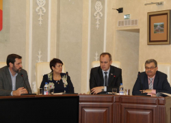 Депутаты Волгодонска разработали очередную стратегию борьбы со стихийными рынками и предложили ходить на общественные слушания с паспортом 